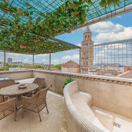 Augubio Penthouse Apartment *