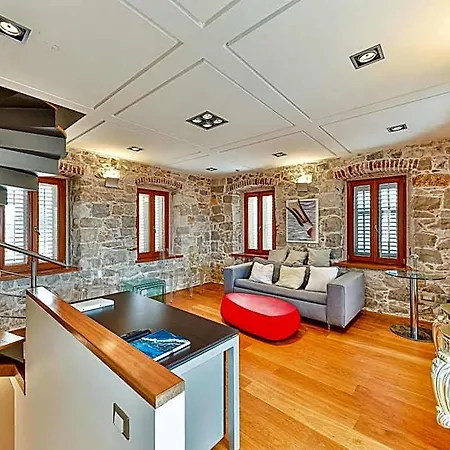 Апартаменти Augubio Penthouse *