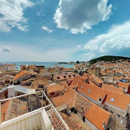 Augubio Penthouse Apartman *